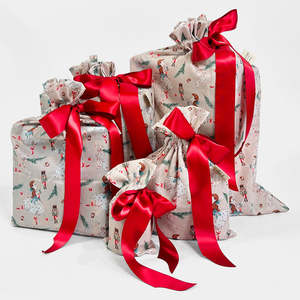 Nutcracker Clara Tanzt (Reusable Gift Bag Set)