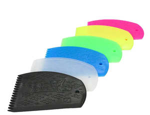Accessories: Sticky Bumps Easy Grip Wax Comb