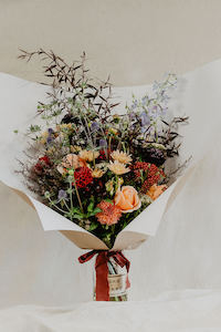 fresh flowers: Vibrant