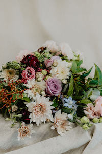 fresh flowers: Florist Choice