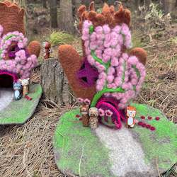 Animal Pegs: Felt enchanted tree home with woodland animals