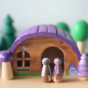 Pegs With Accessories: Toadstool girls with cottage