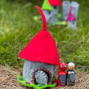 Peg And Felt Play Sets: Felt dragon tiny home