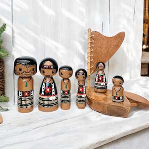Maori Resources: Extra large whānau set with waka