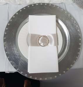 Centrepieces: Silver diamante charger plate