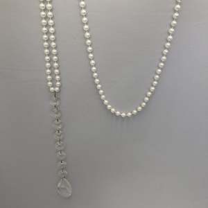 Pearl strand with diamante ends