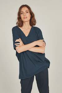 Primness: Primness Loose V Tee Navy