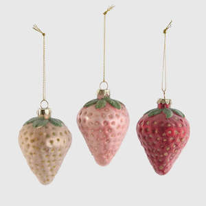 Christmas: Sugared Ombre Strawberry Decorations - Set of 3