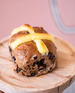Chocolate Hot Cross Buns (regular) 6 Pack