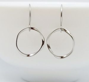 Yummy Matte Silver Twisted Circle Earrings – Wendi Lindsay Jewellery