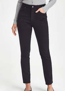 Junkfood Jeans: Junkfood - Peachy Push Up Short Stuff Jean (Black)