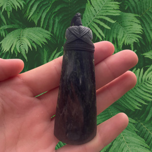 He Taonga He Tama Hemi S Carvings: Pounamu Toki – Bound in Purpose