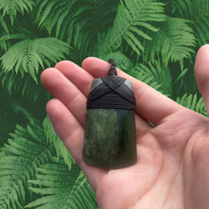He Taonga He Tama Hemi S Carvings: Pounamu Toki – Crafted by Hemi