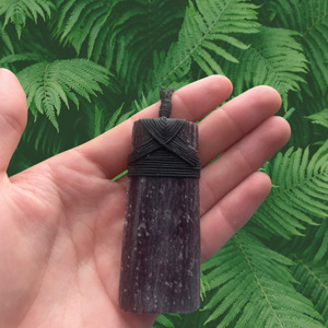 He Taonga He Tama Hemi S Carvings: Aroha Stone Toki – Handmade by Hemi