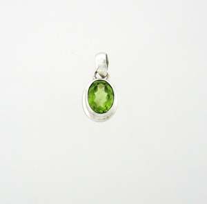 Pendants: Peridot 8x10mm oval faceted pendant