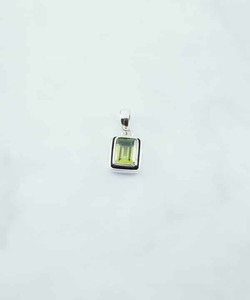 Peridot 6x8mm faceted pendant