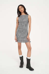 Huffer: HUFFER ROONEY GIGI SHIRRED DRESS - BLACK/CHALK