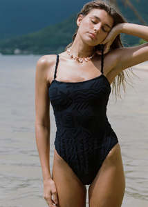 Poolside Paradiso: POOLSIDE PARADISO MAI TAI BANDEAU ONE PIECE - BLACK
