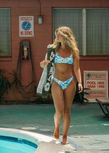 Poolside Paradiso: POOLSIDE PARADISO PLANTATIONS SCOOP BRALETTE TOP W/ HI CUT CURVE BOTTOM - BLUE HAWAII