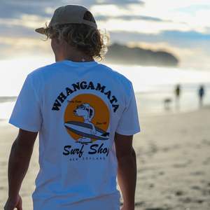 WHANGAMATA SURF SHOP MENS SURF DOG TEE - WHITE