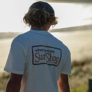 WHANGAMATA SURF SHOP BOX LOGO TEE - NATURAL