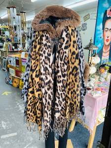 Leopard-skin look scarf/shawl with tasselled ends