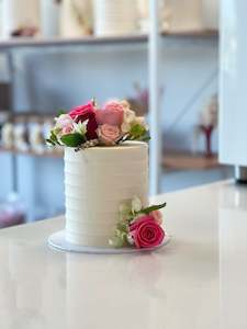 Cakes: Scalloped Floral Cake