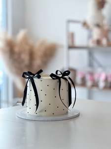 Bespoke Cakes: Polka Dots with Bows