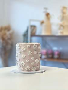 Bespoke Cakes: Daisy Lover