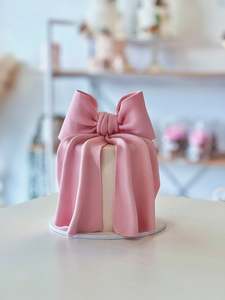 Bow Cake