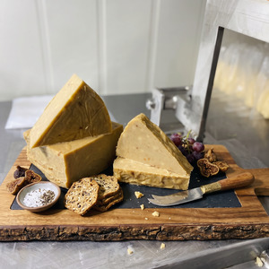 English Cheeses: Caramelised Onion Cheese