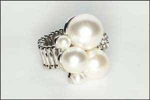 Rings: Pearl & Crystal Ring