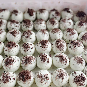 Cake Truffles: Cookies & Cream Cake Truffles