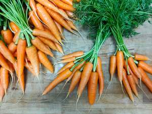 Fruit Veg: Crooked Vege Organic Carrot Bunches