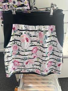 Womans Comfee Skirts protea floral