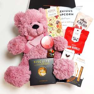 Frontpage: Baby Love- New Baby Gift Basket