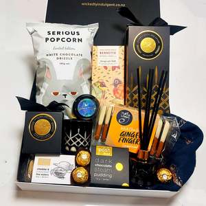 Frontpage: Gold Luxe- Scarf, Room Diffuser & Candle Gift Box