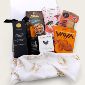 Frontpage: You Go Girl- Scarf, Hand Cream & Chocolate Gift Box