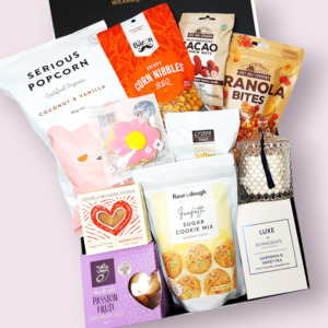 Gift Hampers For Her: Thanks A Bunch- Mothers Day Candle & Cake Mix Gift Box