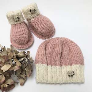 Wild And Woolly Yarns: 'Top and Tail' Bootee and Beanie Set Knitting Pattern