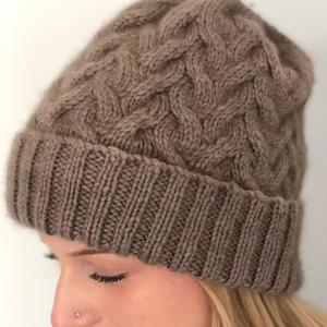 Beanies: Cabled Beanie Knitting Pattern (N1764)