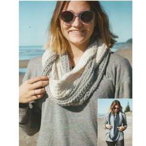 Scarf: Mobius Infinity Scarf Crochet Pattern (AP2712)