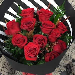 Bouquets: Bouquet - Lush Red Roses