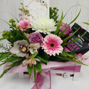 Arrangements: Floral Crate - With Chocolates