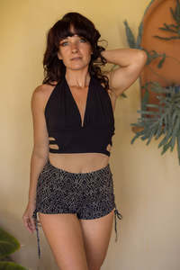 Feminine Pants Season 25 26: Jungle Heat Yoga Shorts Silver SacGrid