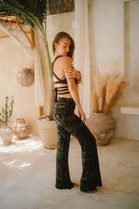 Wild Flare All Other Colors: Wild-Flare Dark Green Serpent