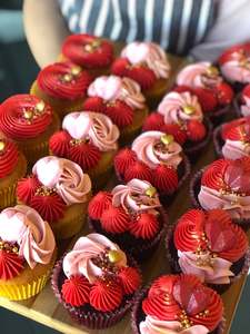 Desserts: Delux Box Cupcakes