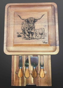 Products: Cheese board Highland Cow – Wild Gear NZ