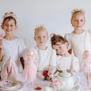 babes: Floral headband