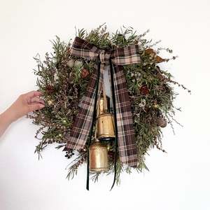 Purple Power Vase: Full Christmas wreath